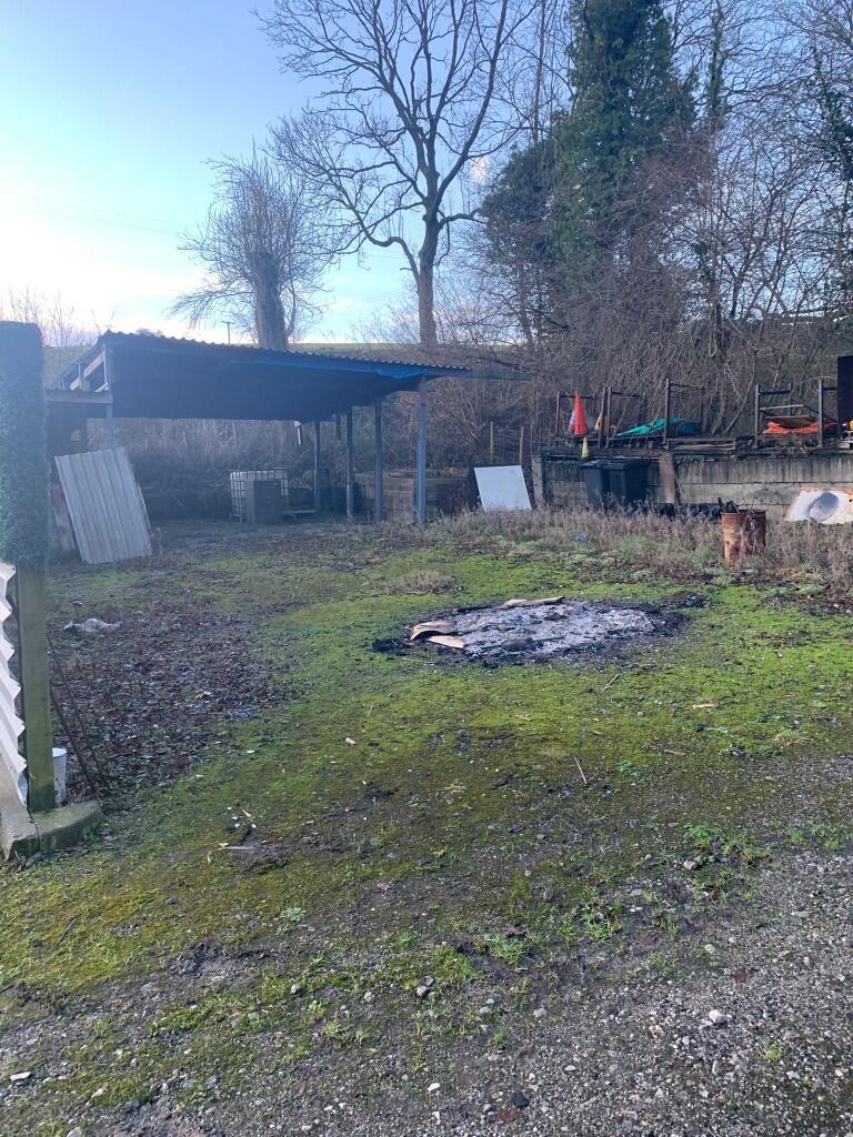 Yard to let in Whaley Bridge